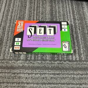 SET Enterprises SET - The Family Card Game of Visual Perception - Race to Find T